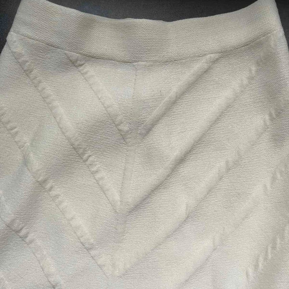NEW WITHOUT TAG. ZARA white jacquard knit skirt. Size - XS